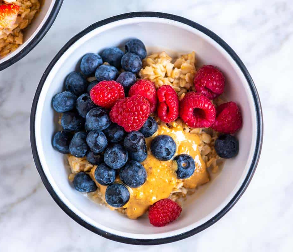Berry Spinach Oatmeal Bowl